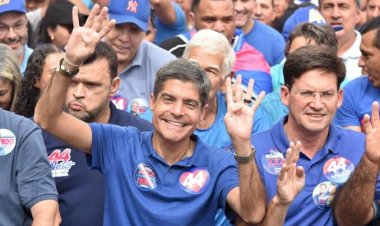 ACM Neto promete ampliar acesso à água em Brumado e critica taxas cobradas pela Embasa