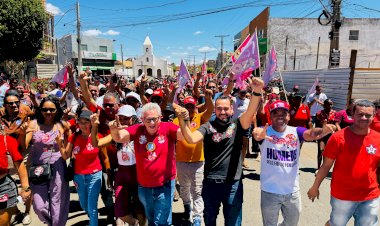 Com apoio de Iko e três vereadores, Caetano lidera ato em Central em defesa da reeleição de Ivoneide