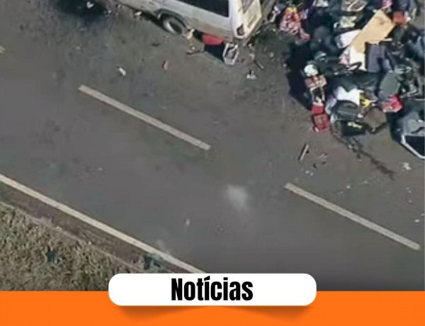 CINCO MORTOS E ONZE FERIDOS: Van que saía da bahia colide com caminhão na BR-020, no DF