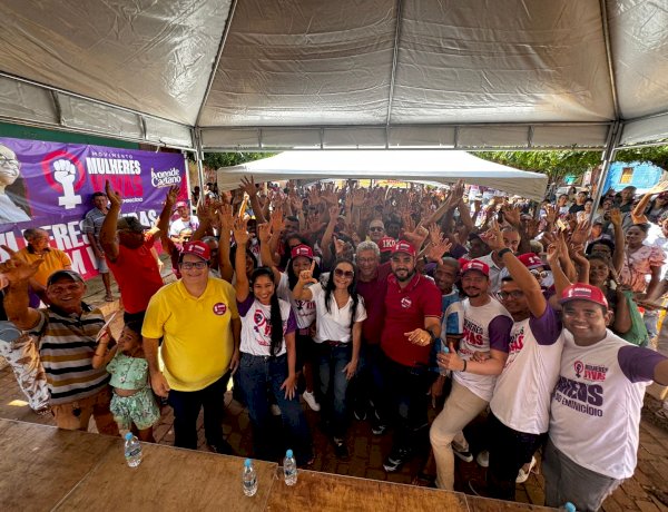 Ato em Central mobiliza população em defesa das mulheres e contra o feminicídio