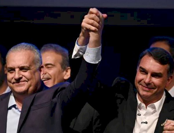 Flávio Bolsonaro anuncia deputado de Alagoas como vice e mira fortalecimento no Nordeste