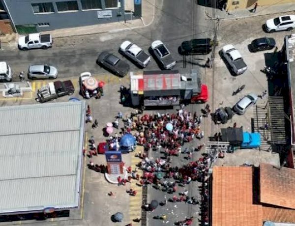 Baixa presença de público chama atenção em ato de Jerônimo Rodrigues em Macaúbas