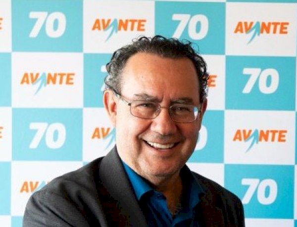 Augusto Cury ganha espaço no debate político e atrai eleitores em busca de uma alternativa a Lula e Flávio Bolsonaro