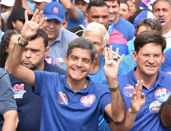 ACM Neto promete ampliar acesso à água em Brumado e critica taxas cobradas pela Embasa