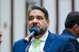 Despedida marcada por emoção e aplausos ao deputado Alan Sanches