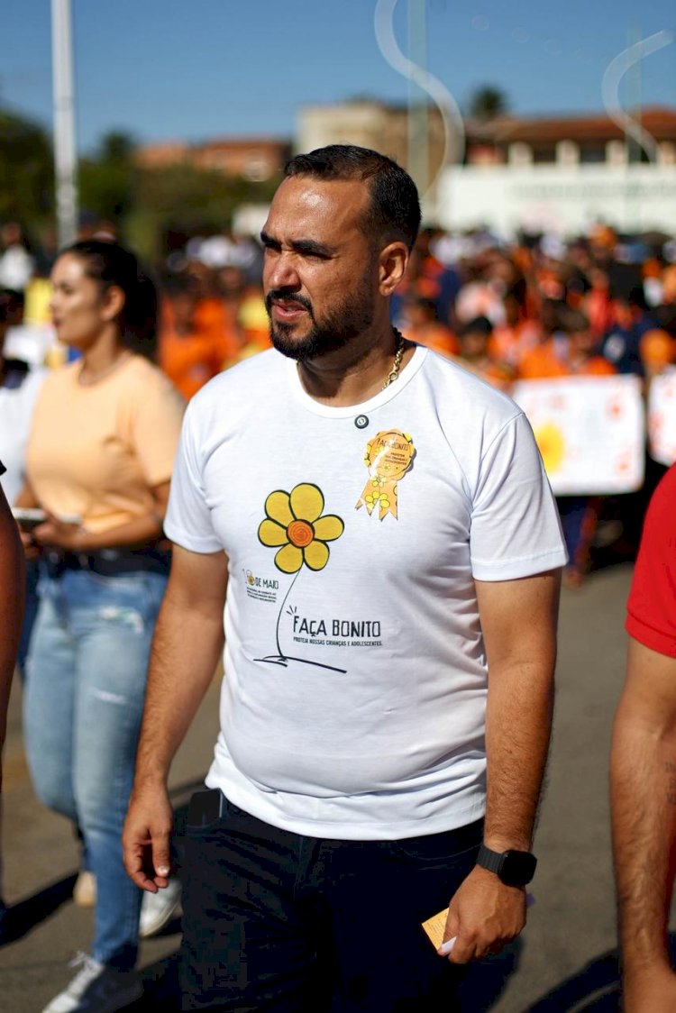 Prefeito de central participa de caminhada contra o ab*so s3xual de cri4nças e adolecentes
