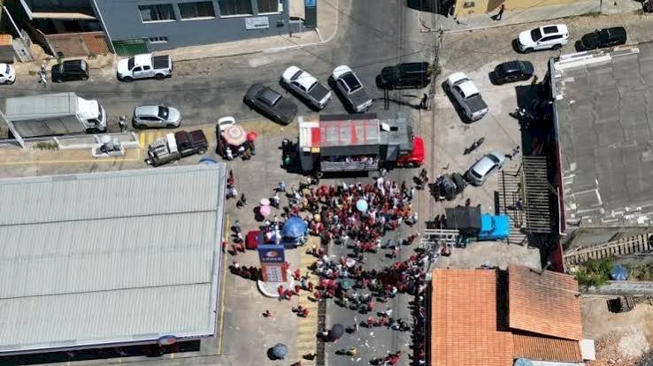 Baixa presença de público chama atenção em ato de Jerônimo Rodrigues em Macaúbas