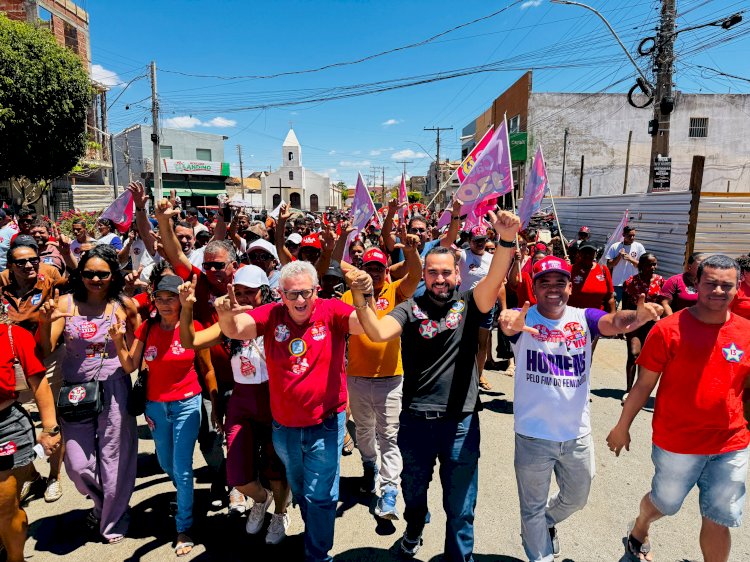 Com apoio de Iko e três vereadores, Caetano lidera ato em Central em defesa da reeleição de Ivoneide