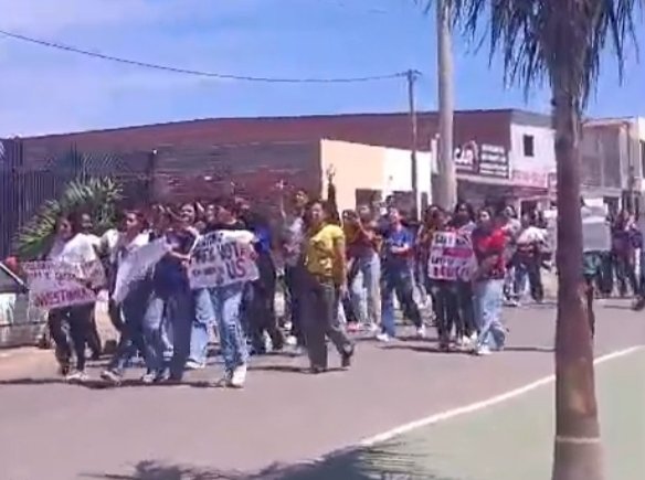 Pais denunciam suposto uso de alunos de colégio estadual em Ibititá para militância política do PT